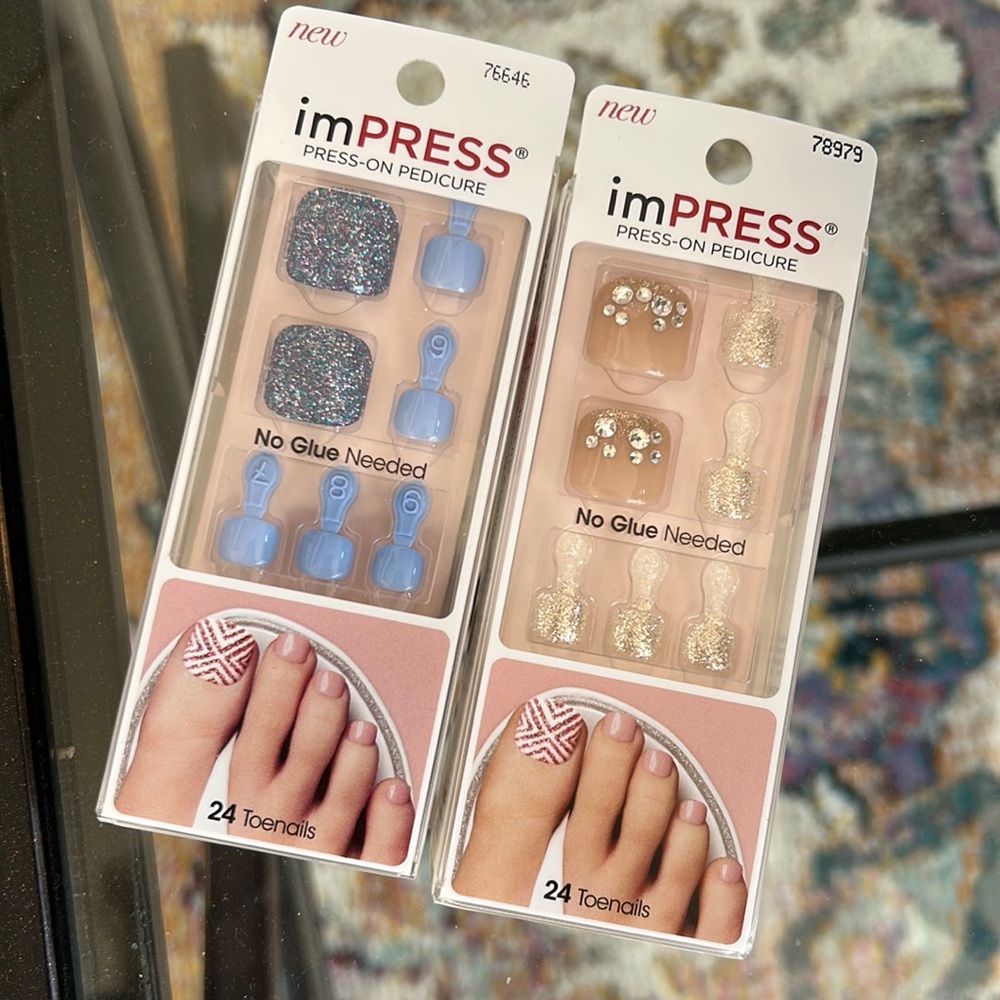 Press on toenails